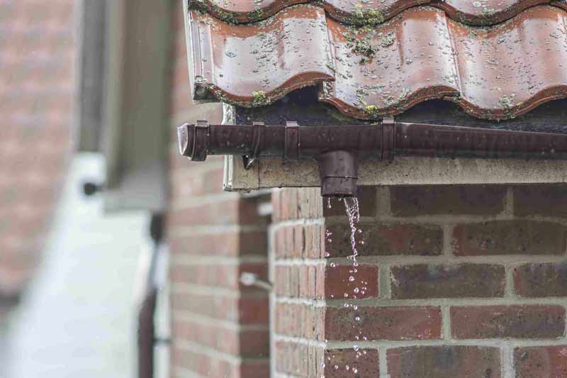 Broken gutter requiring replacement in Glasgow.